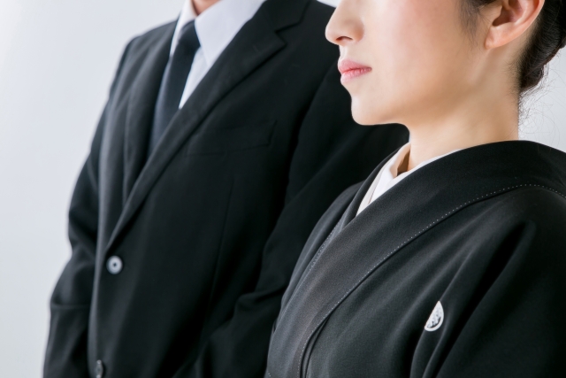 礼服をクリーニングに出す時の注意点は 最適な頻度や料金の相場もチェック 家庭での洗濯のコツとポイント クリーニングのプロが伝授 礼服をクリーニングに出す時の注意点は 最適な頻度や料金の相場もチェック 家庭での洗濯のコツとポイント クリーニングのプロが伝授